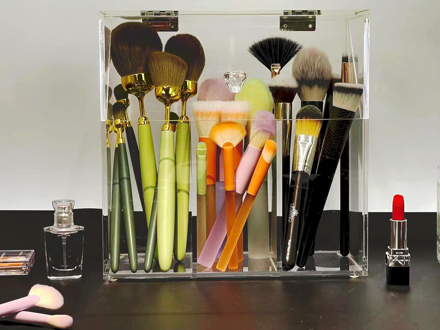 Private Label Acrylic Makeup Organizer,Clear Cosmetic Brush Storage Box With 3 Brush Holders,Makeup Brush Holderwith Dust Cover, Large-capacity Split Design Can Quickly Organize the Desktop（No pearls） Custom Logo Service