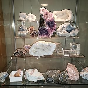 Rocks and minerals display stand